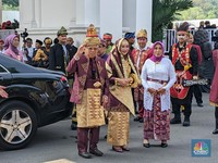 Wapres Ma'ruf Amin Pakai Adat Padang di Upacara 17 Agustus