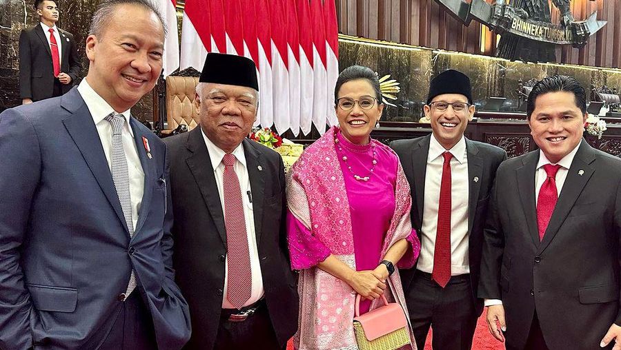 Dalam menyambut hari kemerdekaan Indonesia, Menteri Keuangan Sri Mulyani dengan mengenakan pakaian serba pink dengan konsep Barbie selama beraktivitas sejak Rapat Tahunan MPR RI dan Rapat Paripurna DPR RI hingga Konferensi Pers RAPBN TA 2024. (Instagram @smindrawati)