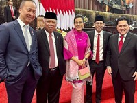 Tampil ala Barbie, Sri Mulyani 'Digodain' Airlangga & Pak Bas