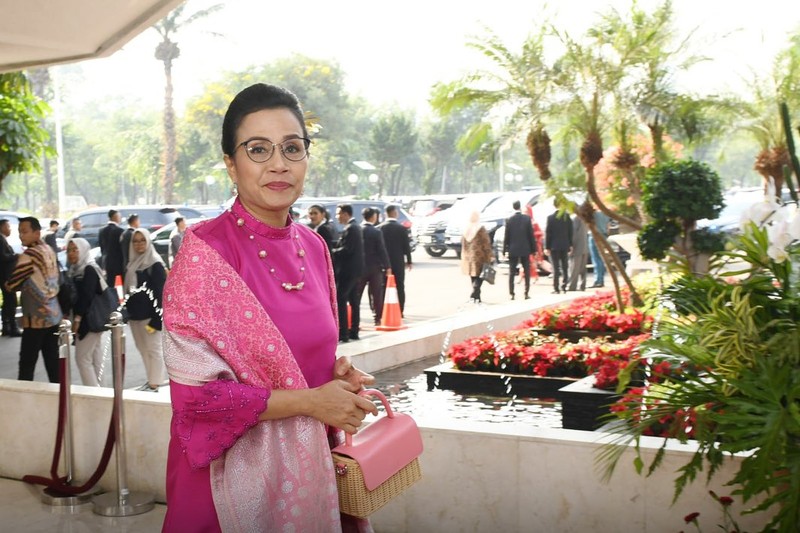 Dalam menyambut hari kemerdekaan Indonesia, Menteri Keuangan Sri Mulyani dengan mengenakan pakaian serba pink dengan konsep Barbie selama beraktivitas sejak Rapat Tahunan MPR RI dan Rapat Paripurna DPR RI hingga Konferensi Pers RAPBN TA 2024. Dalam menyambut hari kemerdekaan Indonesia, Menteri Keuangan Sri Mulyani dengan mengenakan pakaian serba pink dengan konsep Barbie selama beraktivitas sejak Rapat Tahunan MPR RI dan Rapat Paripurna DPR RI hingga Konferensi Pers RAPBN TA 2024. (Instagram @smindrawati)