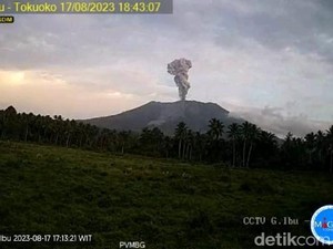 Gunung Ibu di Halmahera Erupsi, Tinggi Abu Vulkanik Capai 800 Meter