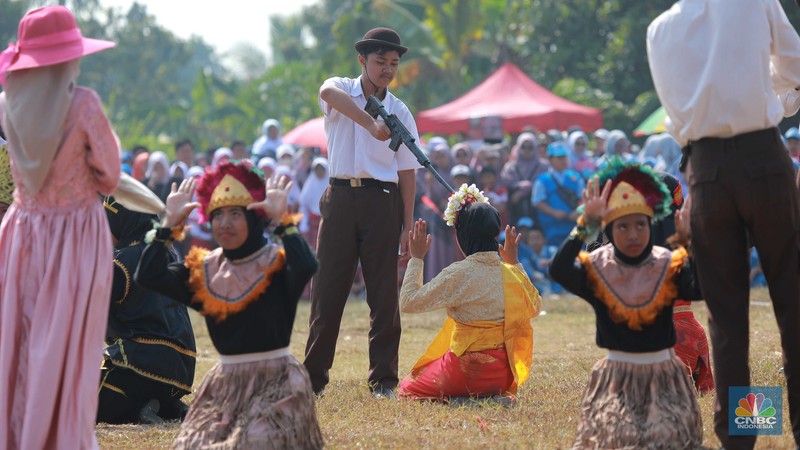 Karnaval 17 Agustus di Kampung Bedahan Depok, Jawa Barat. (CNBC Indonesia/Muhammad Sabki)