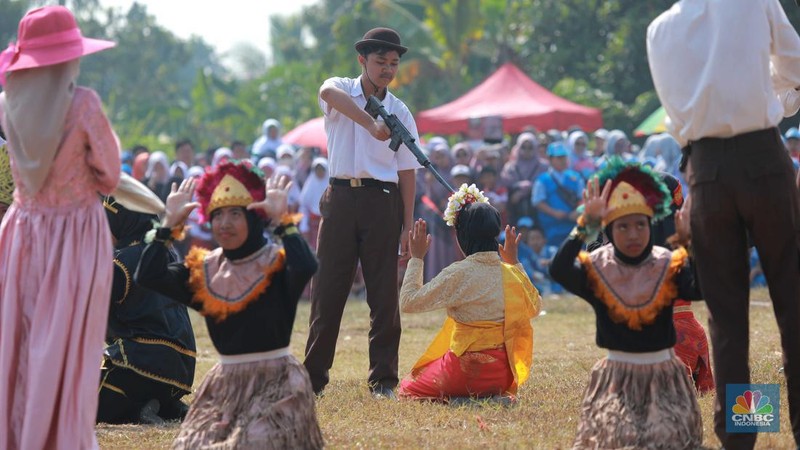 Karnaval 17 Agustus di Kampung Bedahan Depok, Jawa Barat. (CNBC Indonesia/Muhammad Sabki)