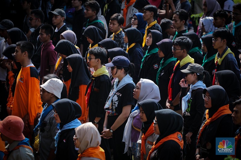 Pegiat alam bebas mengibarkan bendera merah putih pada HUT ke-78 RI di lokasi bekas tambang kapur, Tebing Arpam, Gua Sigugula, Klapanunggal, Kabupaten Bogor, Jawa Barat, Kamis (17/8/2023). Pegiat alam bebas mengibarkan bendera merah putih pada HUT ke-78 RI di lokasi bekas tambang kapur, Tebing Arpam, Gua Sigugula, Klapanunggal, Kabupaten Bogor, Jawa Barat, Kamis (17/8/2023). (CNBC Indonesia/Faisal Rahman)