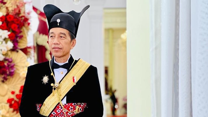 Presiden Joko Widodo mengenakan baju daerah Ageman Songkok Singkepan Ageng. (Dok. Laily Rachev - Biro Pers Sekretariat Presiden)