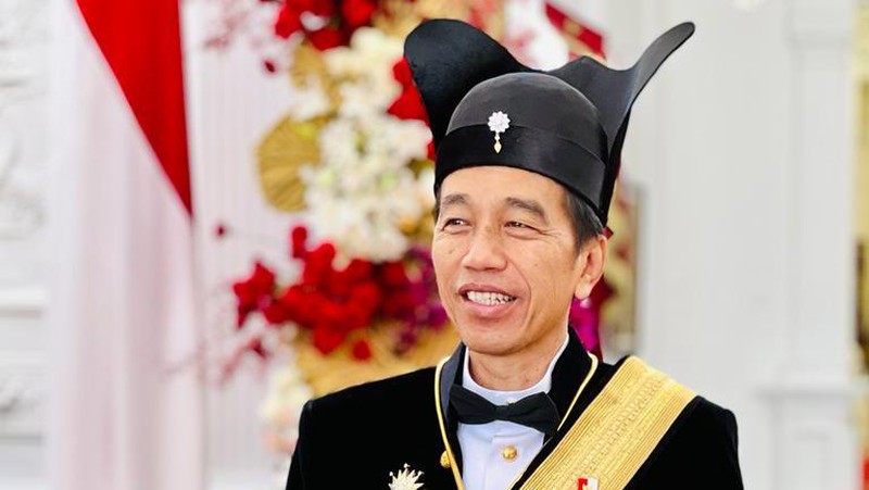 Presiden Joko Widodo mengenakan baju daerah Ageman Songkok Singkepan Ageng. (Dok. Laily Rachev - Biro Pers Sekretariat Presiden)