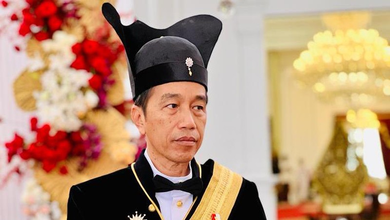 Presiden Joko Widodo mengenakan baju daerah Ageman Songkok Singkepan Ageng. (Dok. Laily Rachev - Biro Pers Sekretariat Presiden)