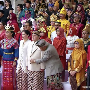 Momen Lucu Pak Bas dan Erick Thohir Saat Upacara HUT RI