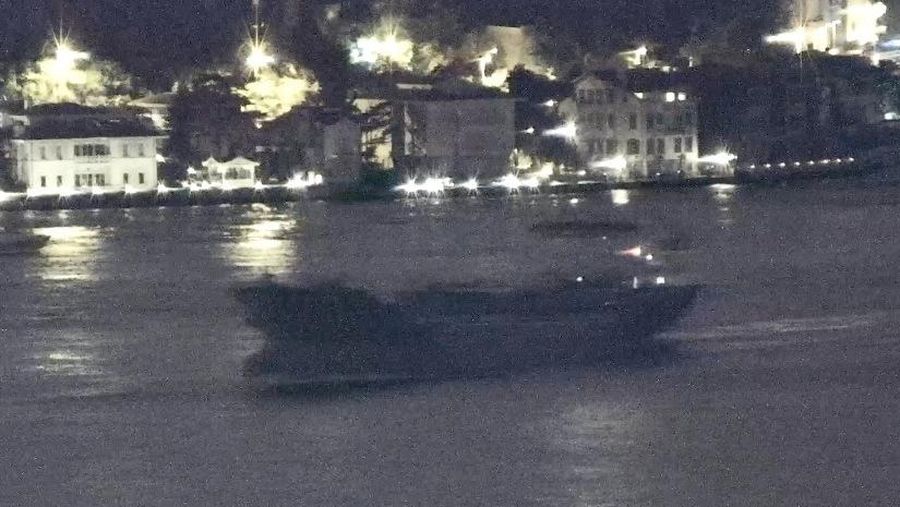 Kapal berbendera Palau Sukru Okan, transit di Bosphorus menuju Laut Hitam di Istanbul, Turki 13 Agustus 2023. (via REUTERS/RUSSIAN DEFENCE MINISTRY)