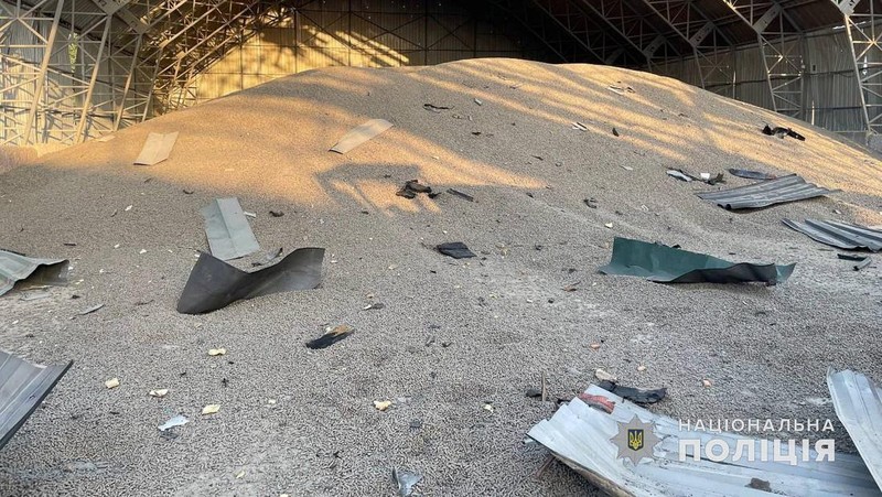Rusia melancarkan serangan terhadap gudang biji-bijian di wilayah Odesa, Ukraina, pada tanggal 16 Agustus 2023. (Odesa Regional Administration Press Office via AP)