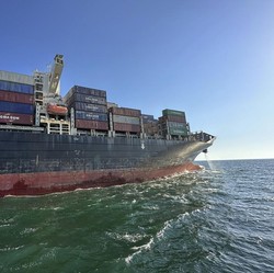 Duarr! Kapal Kargo Rusia Tenggelam Setelah Meledak di Laut Mediterania