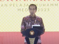 Jokowi: Dulu Gak Bawa Dompet Panik, Sekarang HP yang Penting