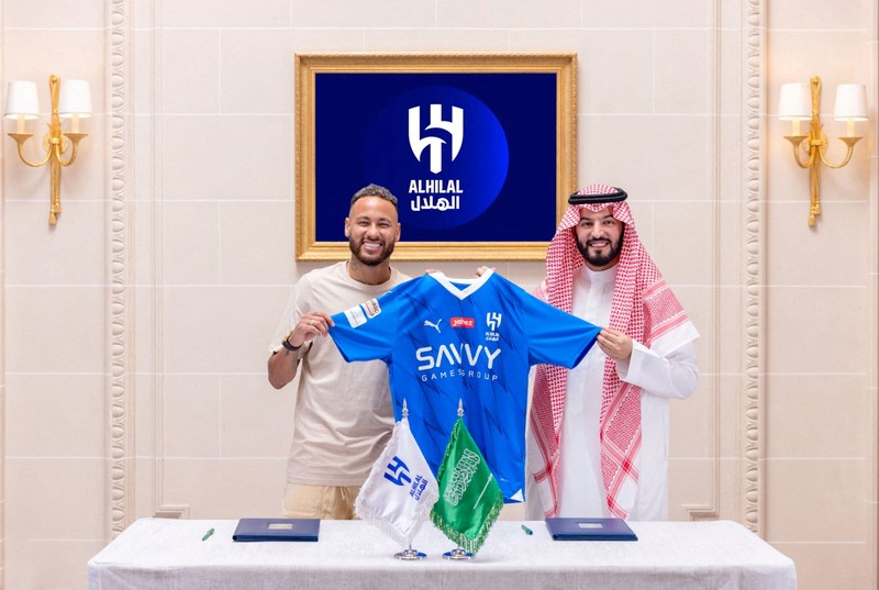 Pemain Brazil Neymar JR tiba di Internasional Airport, Riyadh, Saudi Arabia. (REUTERS/AHMED YOSRI) Pemain Brazil Neymar JR tiba di Internasional Airport, Riyadh, Saudi Arabia. (REUTERS/AHMED YOSRI)