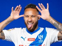 Potret Neymar Berseragam Al Hilal Hingga Jersey Ludes Terjual