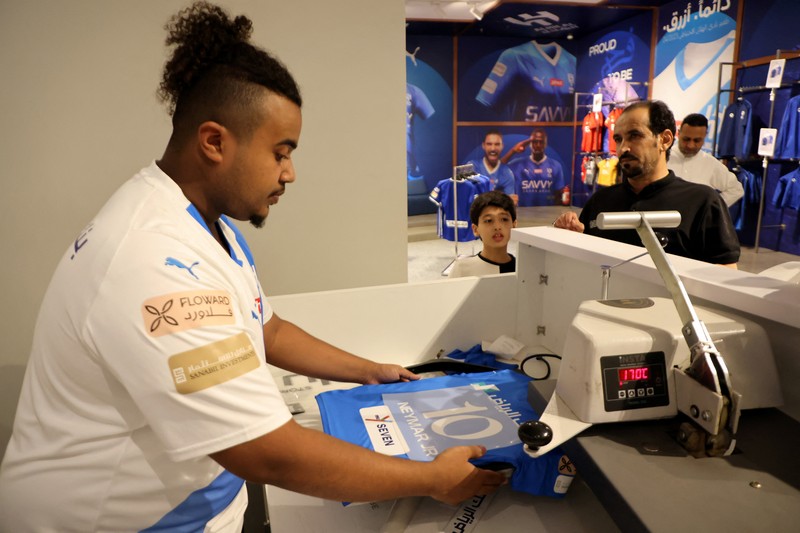 Pemain Brazil Neymar JR tiba di Internasional Airport, Riyadh, Saudi Arabia. (REUTERS/AHMED YOSRI) Pemain Brazil Neymar JR tiba di Internasional Airport, Riyadh, Saudi Arabia. (REUTERS/AHMED YOSRI)