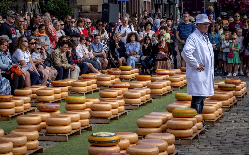 Keju Gouda tercatat sebagai salah satu keju tertua yang masih terus dibuat. Keju Gouda pertama kali disebut pada tahun 1184. (AP Photo/Michael Probst)