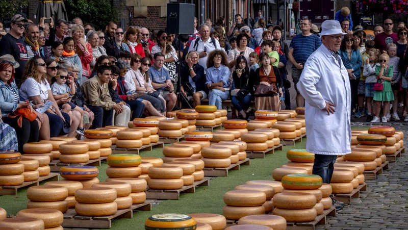 Keju Gouda tercatat sebagai salah satu keju tertua yang masih terus dibuat. Keju Gouda pertama kali disebut pada tahun 1184. (AP Photo/Michael Probst)