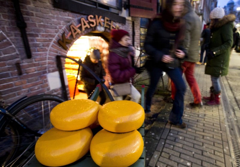 Keju Gouda tercatat sebagai salah satu keju tertua yang masih terus dibuat. Keju Gouda pertama kali disebut pada tahun 1184. (AP Photo/Michael Probst) Keju Gouda tercatat sebagai salah satu keju tertua yang masih terus dibuat. Keju Gouda pertama kali disebut pada tahun 1184. (AP Photo/Michael Probst)