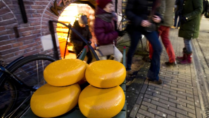 Keju Gouda tercatat sebagai salah satu keju tertua yang masih terus dibuat. Keju Gouda pertama kali disebut pada tahun 1184. (AP Photo/Michael Probst)