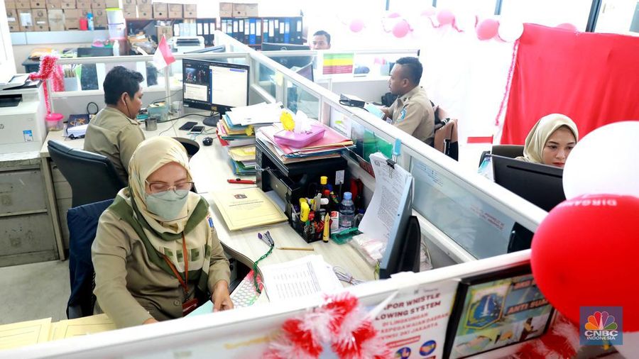 Aktifitas pegawai pemprov DKI di Badan Kepegawaian Daerah (BKD) di kompleks Balai Kota DKI Jakarta, Senin (21/8/2023). (²©²ÊÍøÕ¾/Muhammad Sabki)