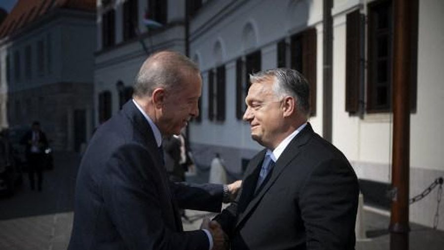 In this handout photo made available by the Hungarian Prime Minister's Press Office (MTI) shows Turkish President Recep Tayyip Erdogan (L)shaking with his host Hungarian Prime Minister Viktor Orban at the prime minister office of Budapest on August 20, 2023. (Photo by Vivien Cher Benko / MTI / AFP) / RESTRICTED TO EDITORIAL USE - MANDATORY CREDIT 