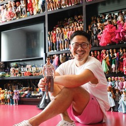 Pria Ini Mengaku Sering Diejek karena Koleksi 12.000 Barbie