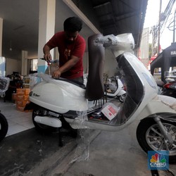 Nah! Ini Tujuan Jokowi Beri Subsidi Motor Listrik Rp7 Juta