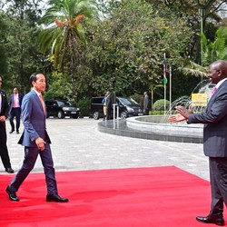 Cerita Insiden Jokowi Diminta Mundur Tentara Kenya, Kenapa?