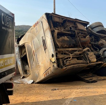 Potret Bus Supporter Bola Brasil Hancur Terguling, 7 Tewas