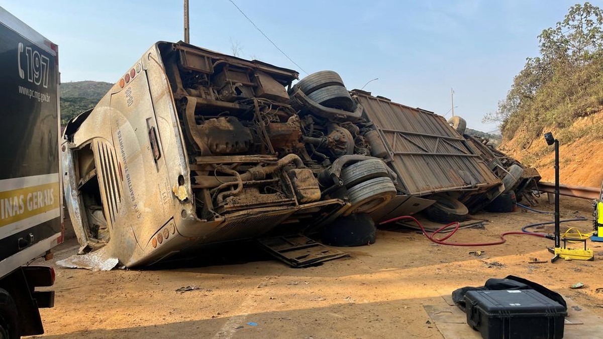 Kecelakaan Maut Bus Tabrak Truk, Puluhan Orang Tewas Seketika