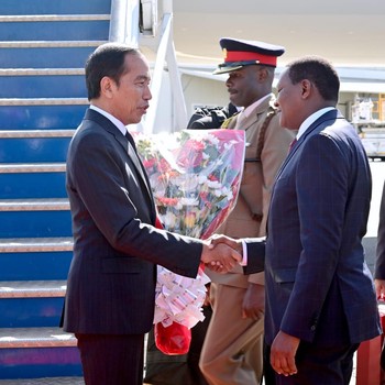 Momen Presiden RI Joko Widodo dan Rombongan Tiba di Kenya