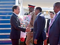 Momen Presiden RI Joko Widodo dan Rombongan Tiba di Kenya