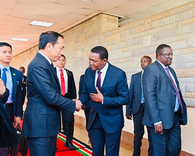 Presiden Joko Widodo tiba di Bandar Udara Internasional Jomo Kenyatta Nairobi, Republik Kenya, sekira pukul 15.15 waktu setempat (WS) atau 19.15 WIB, pada hari Minggu, 20 Agustus 2023. (Dok. Biro Pers Sekretariat Presiden)