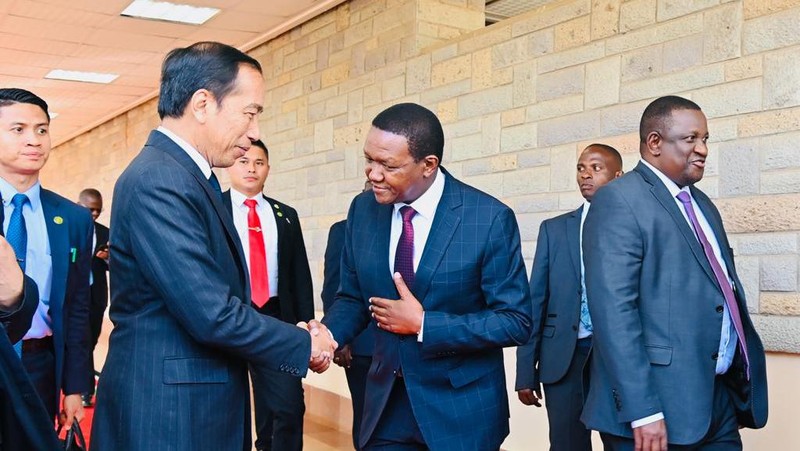 Presiden Joko Widodo tiba di Bandar Udara Internasional Jomo Kenyatta Nairobi, Republik Kenya, sekira pukul 15.15 waktu setempat (WS) atau 19.15 WIB, pada hari Minggu, 20 Agustus 2023. (Dok. Biro Pers Sekretariat Presiden)