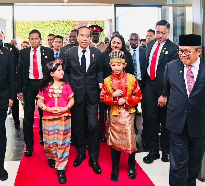Presiden Joko Widodo tiba di Bandar Udara Internasional Jomo Kenyatta Nairobi, Republik Kenya, sekira pukul 15.15 waktu setempat (WS) atau 19.15 WIB, pada hari Minggu, 20 Agustus 2023. (Dok. Biro Pers Sekretariat Presiden)