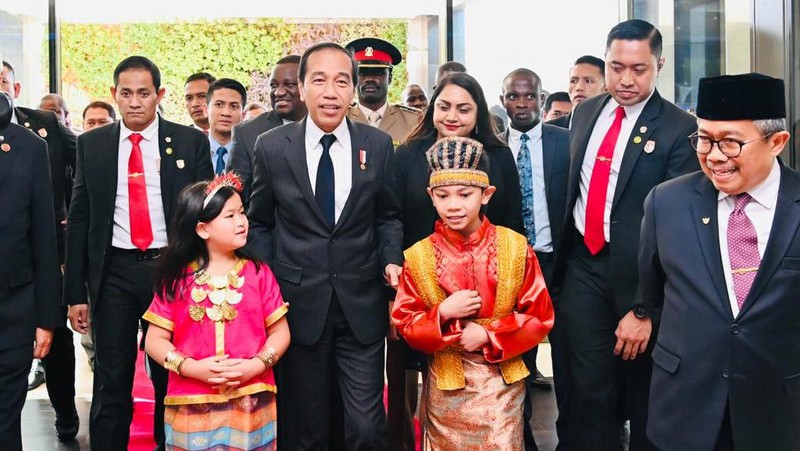 Presiden Joko Widodo tiba di Bandar Udara Internasional Jomo Kenyatta Nairobi, Republik Kenya, sekira pukul 15.15 waktu setempat (WS) atau 19.15 WIB, pada hari Minggu, 20 Agustus 2023. (Dok. Biro Pers Sekretariat Presiden)