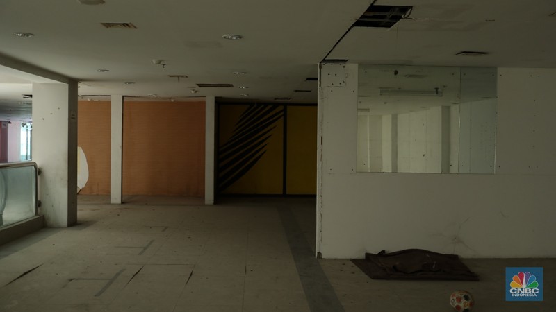 Suasana pertokoan di kawasan Pasar Baru, Jakarta, Senin (21/8/2022). (CNBC Indonesia/Tri Susilo)