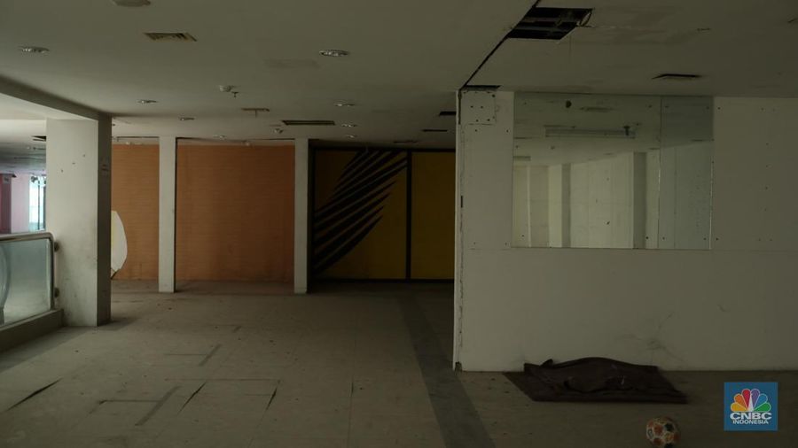 Suasana pertokoan di kawasan Pasar Baru, Jakarta, Senin (21/8/2022). (CNBC Indonesia/Tri Susilo)