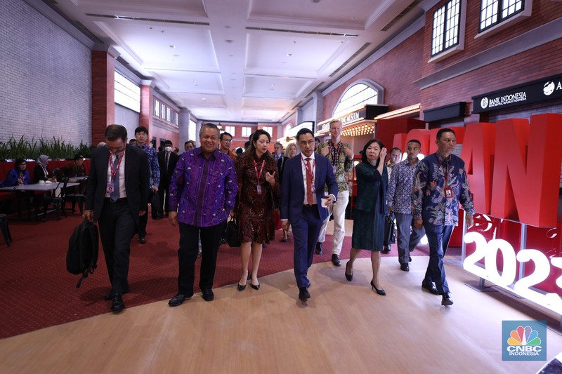 Gubernur Bank Indonesia Perry Warjiyo membuka rangkaian acara ASEAN Finance Ministers’ and Central Bank Governors' Meeting (AFMGM) di Jakarta, Selasa (22/8/2023). Bank Indonesia (BI) menyelenggarakan ASEAN Fest 2023 pada 22-25 Agusuts 2023 yang terdiri dari acara seminar, festival inklusi keuangan digital hingga showcasing budaya di JCC Senayan, Jakarta. (CNBC Indonesia/Tri Susilo)