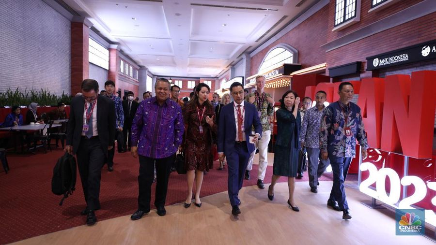 Gubernur Bank Indonesia Perry Warjiyo membuka rangkaian acara ASEAN Finance Ministers’ and Central Bank Governors' Meeting (AFMGM) di Jakarta, Selasa (22/8/2023). Bank Indonesia (BI) menyelenggarakan ASEAN Fest 2023 pada 22-25 Agusuts 2023 yang terdiri dari acara seminar, festival inklusi keuangan digital hingga showcasing budaya di JCC Senayan, Jakarta. (CNBC Indonesia/Tri Susilo)