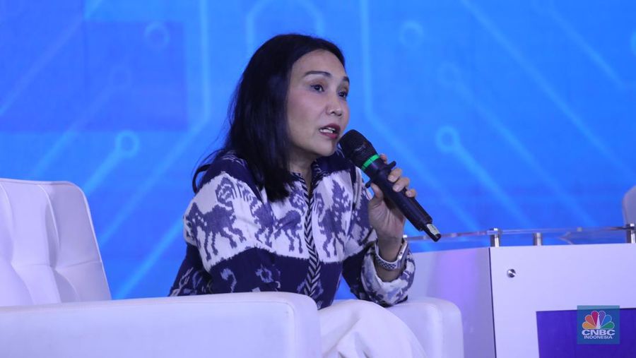 Direktur Utama Peruri Dwina Septiani Wijaya dalam acara Collaboration For Innovation Tech Confrence 2023 di Sopo del Tower, Jakarta, Selasa (22/8/2023). (CNBC Indonesia/Tri Susilo)