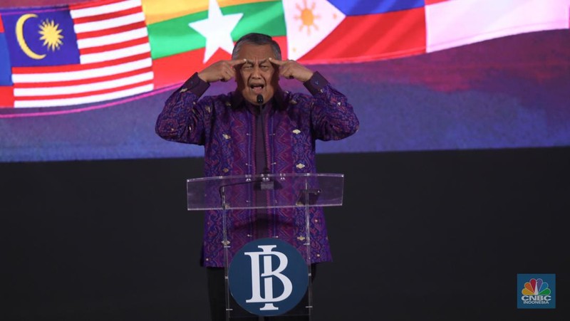 Gubernur Bank Indonesia Perry Warjiyo membuka rangkaian acara ASEAN Finance Ministers’ and Central Bank Governors' Meeting (AFMGM) di Jakarta, Selasa (22/8/2023). Bank Indonesia (BI) menyelenggarakan ASEAN Fest 2023 pada 22-25 Agusuts 2023 yang terdiri dari acara seminar, festival inklusi keuangan digital hingga showcasing budaya di JCC Senayan, Jakarta. (CNBC Indonesia/Tri Susilo)