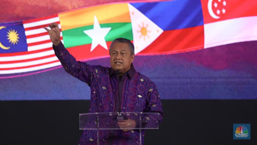 Gubernur Bank Indonesia Perry Warjiyo membuka rangkaian acara ASEAN Finance Ministers’ and Central Bank Governors' Meeting (AFMGM) di Jakarta, Selasa (22/8/2023). Bank Indonesia (BI) menyelenggarakan ASEAN Fest 2023 pada 22-25 Agusuts 2023 yang terdiri dari acara seminar, festival inklusi keuangan digital hingga showcasing budaya di JCC Senayan, Jakarta. (CNBC Indonesia/Tri Susilo)