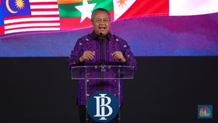 Gubernur Bank Indonesia Perry Warjiyo membuka rangkaian acara ASEAN Finance Ministers’ and Central Bank Governors' Meeting (AFMGM) di Jakarta, Selasa (22/8/2023). Bank Indonesia (BI) menyelenggarakan ASEAN Fest 2023 pada 22-25 Agusuts 2023 yang terdiri dari acara seminar, festival inklusi keuangan digital hingga showcasing budaya di JCC Senayan, Jakarta. (CNBC Indonesia/Tri Susilo)
