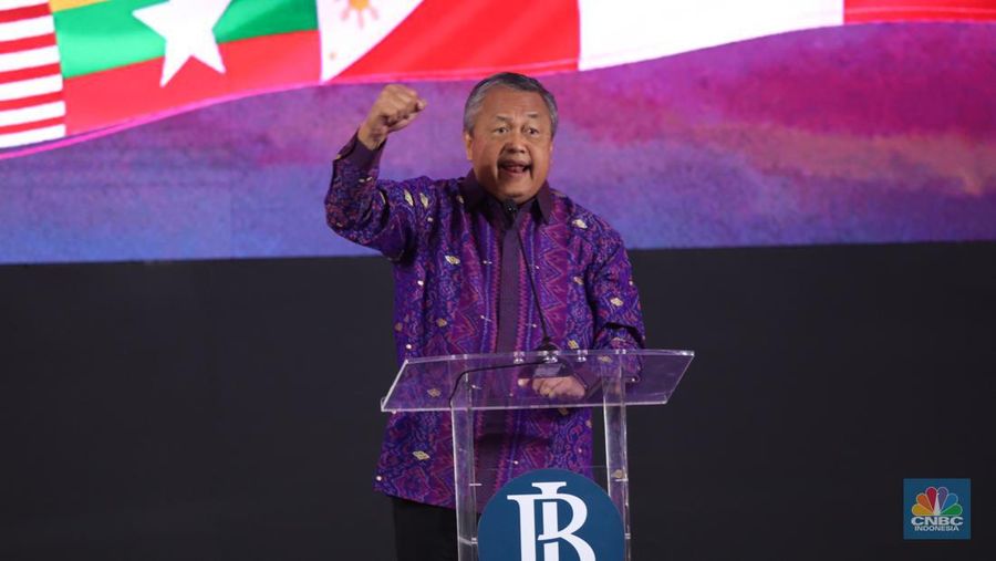 Gubernur Bank Indonesia Perry Warjiyo membuka rangkaian acara ASEAN Finance Ministers’ and Central Bank Governors' Meeting (AFMGM) di Jakarta, Selasa (22/8/2023). Bank Indonesia (BI) menyelenggarakan ASEAN Fest 2023 pada 22-25 Agusuts 2023 yang terdiri dari acara seminar, festival inklusi keuangan digital hingga showcasing budaya di JCC Senayan, Jakarta. (CNBC Indonesia/Tri Susilo)