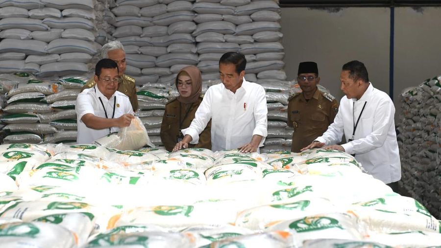 Launching penyaluran Cadangan Beras Pemerintah untuk bantuan pangan tahun 2023 di Perum Bulog Pusat Distribusi Ngabeyan, Kabupaten Sukoharjo, Provinsi Jawa Tengah, pada Senin (10/04/2023), (Dok. Humas Bapanas)