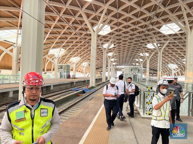 LRT dan Kereta Cepat Jakarta-Bandung Menyambung. (CNBC Indonesia/Wahyu Daniel)