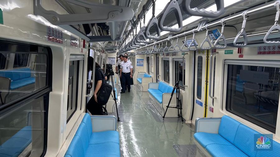 LRT dan Kereta Cepat Jakarta-Bandung Menyambung. (CNBC Indonesia/Wahyu Daniel)