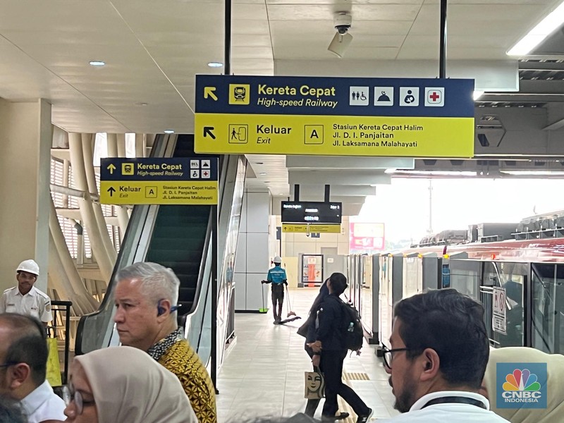 LRT dan Kereta Cepat Jakarta-Bandung Menyambung. (CNBC Indonesia/Wahyu Daniel)