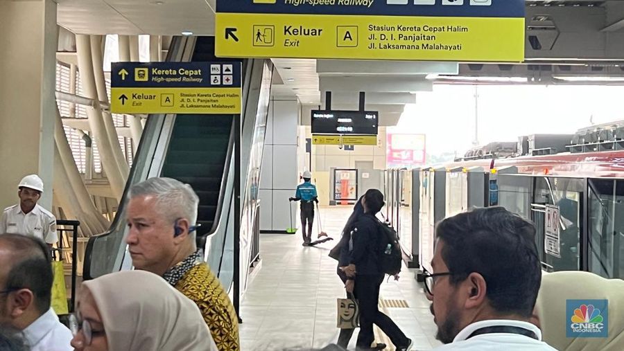 LRT dan Kereta Cepat Jakarta-Bandung Menyambung. (CNBC Indonesia/Wahyu Daniel)